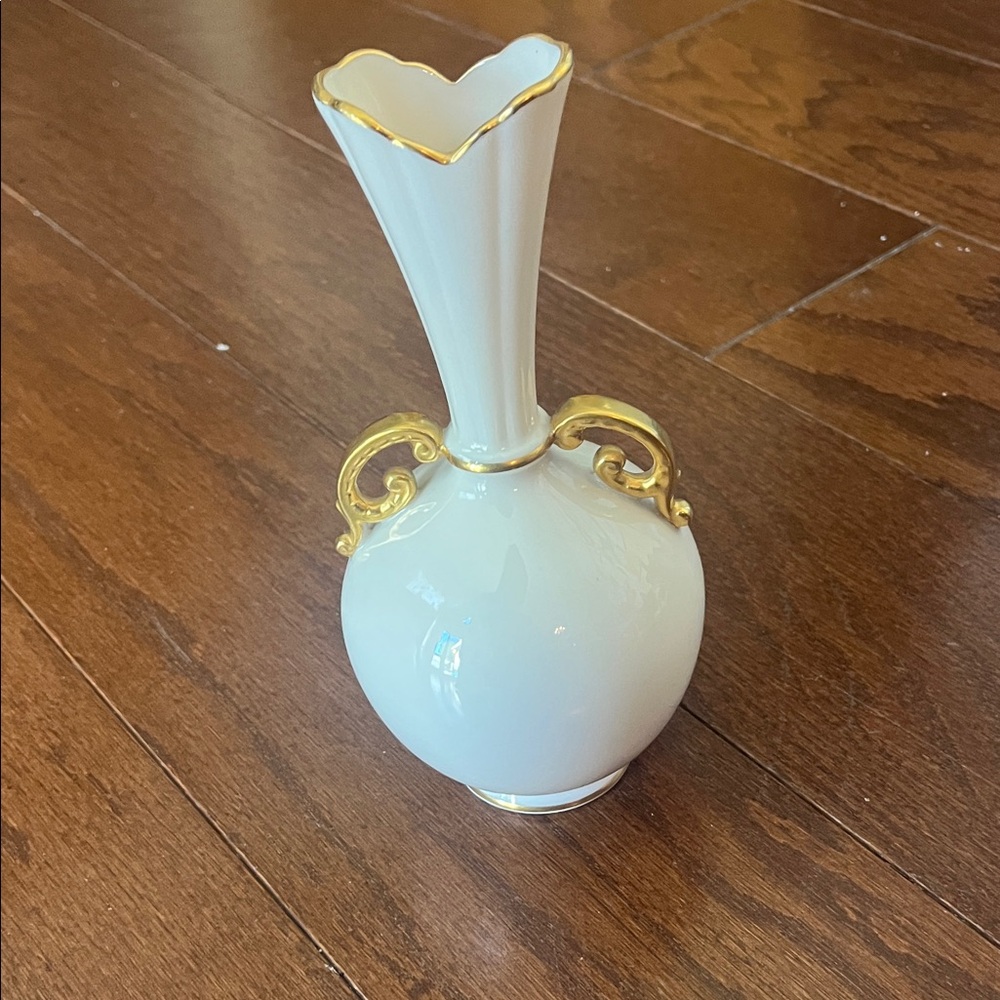 Lenox White Vase with Gold Detailing